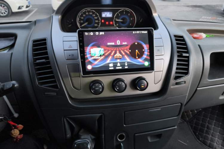 Used SAIC MAXUS Xintu V80 2014 2.5T Aotuntong Long Wheelbase Mid-Roof Model Audio And AC Panel