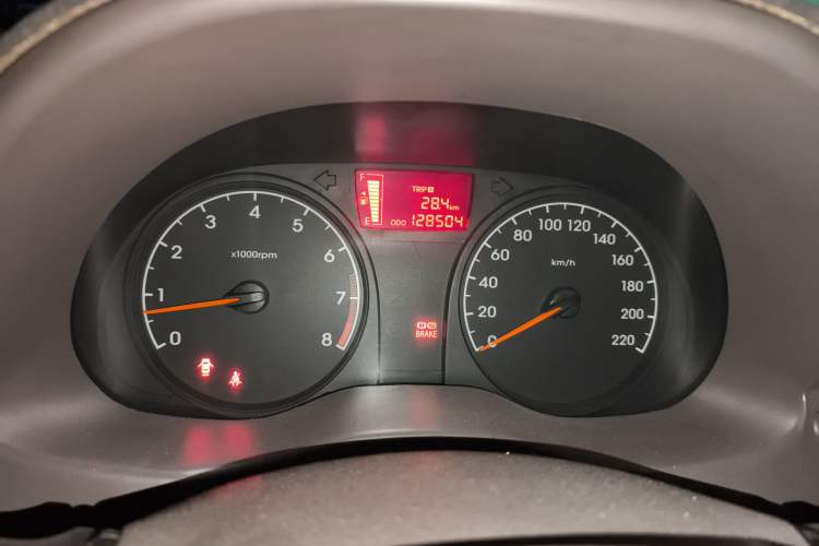 Used Hyundai Verna (older generation) 2010 Sedan 1.4L Manual Comfort GS Odometer Close Up