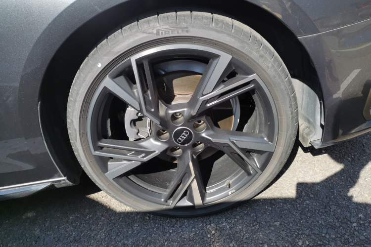 Used Audi A4L 2024 40 TFSI quattro RS Performance Package Right Front Wheel Hub