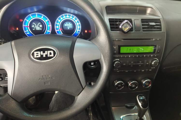 Used BYD L3 2015 Energy-Efficient Model 1.5L Automatic Comfort Edition Center Console