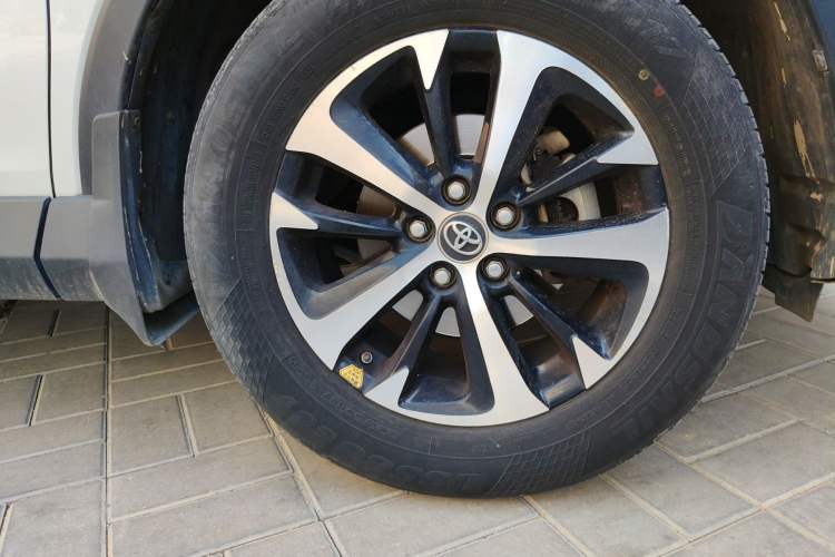 Used Toyota RAV4 2016 2.0L CVT Two-Wheel Drive Comfort Edition China V Standard
