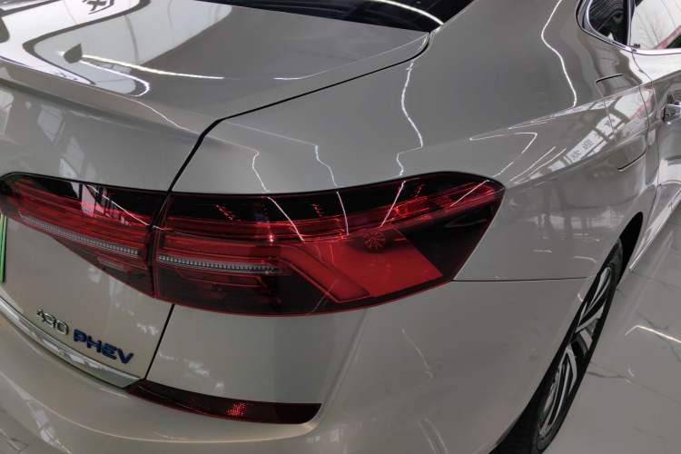 Used Volkswagen Passat New Energy 2020 430 PHEV Hybrid Luxury Edition China VI Standard Right Rear Taillight