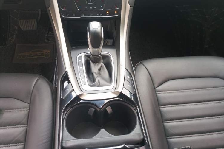 Used Ford Mondeo 2013 2.0L GTDi 200 Luxury Model Gear Lever