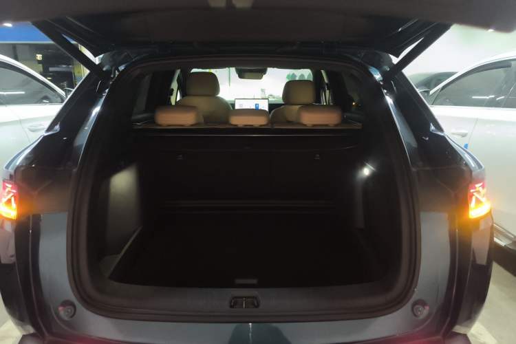 Used BYD Song L DM-i 2024 160 km Excellence Version Trunk