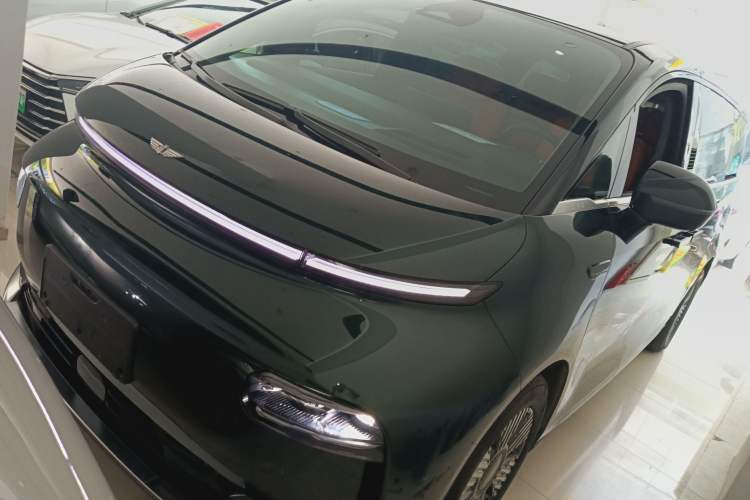 Used Geely Galaxy LEVC L380 2024 140-Degree 6-Seater All-Wheel-Drive Ultra