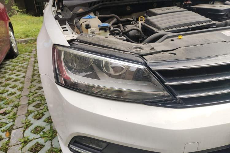 Used Volkswagen Sagitar 2017 1.6L Automatic Comfort Model Right Front Headlight