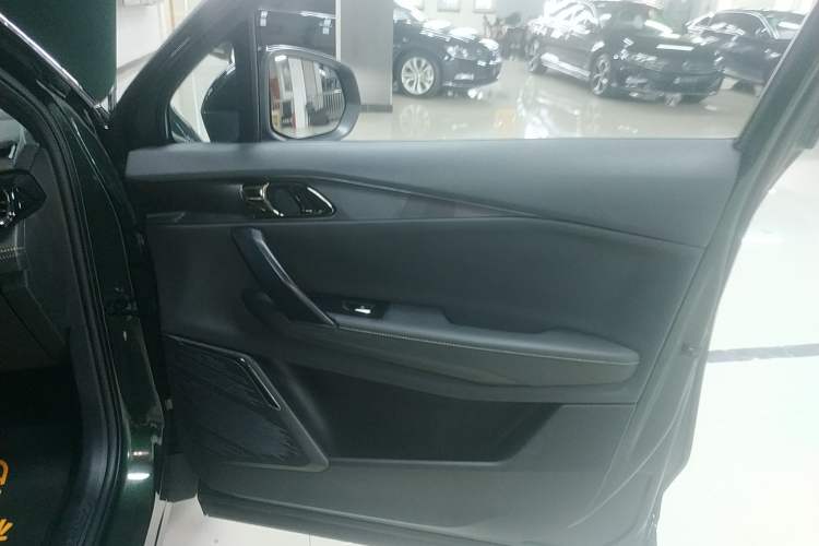 Used Lynk & Co 06 EM-P 2023 1.5T Remix PHEV Hero