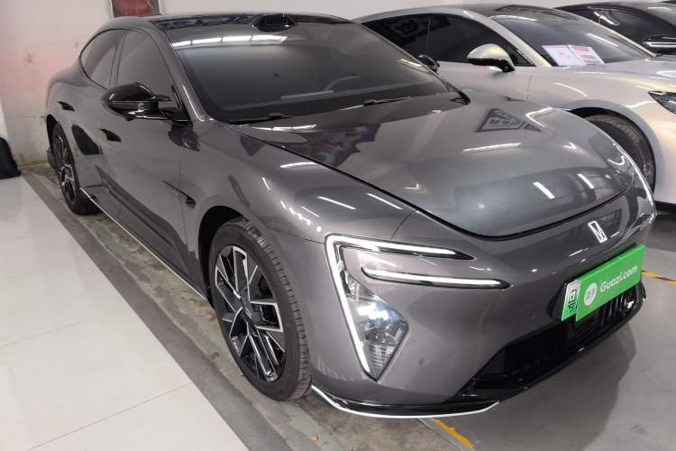 Used Avatr 06 2025 Ultra Pure Electric Edition Front Right 45 Deg