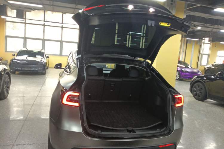 Used Tesla Model Y 2023 Long-Range All-Wheel-Drive Version Trunk