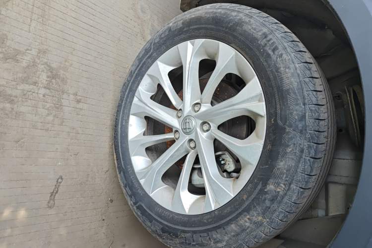 Used Brilliance V3 2017 1.5L Manual Smart Model Right Front Wheel Hub
