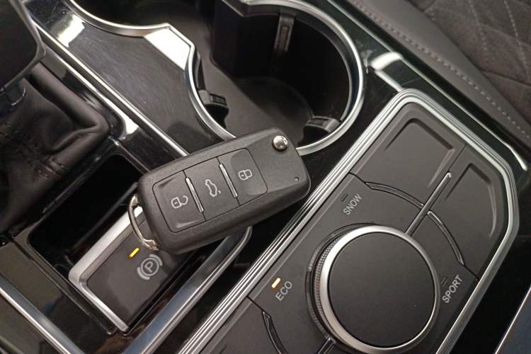 Used Hongqi HS7 2022 2.0T DCT Two-Wheel Drive Smart Connect Flagship Edition 7 Seats Vehicle Key