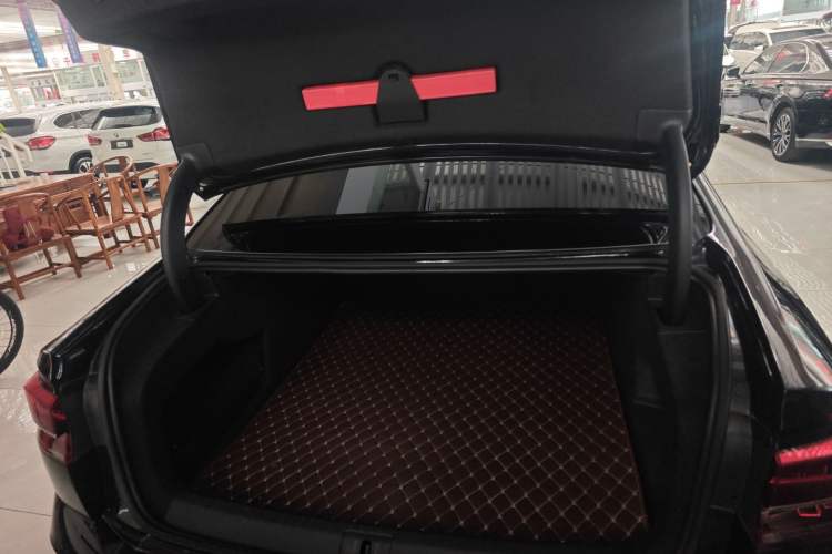 Used Volkswagen Phideon 2018 Revised Version 380TSI Two-Wheel Drive Business Edition Trunk