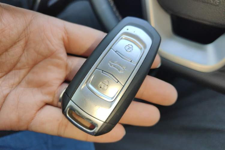 Used Geely Auto Emgrand X7 Sport 2018 1.8TD Automatic Two-Wheel Drive Smart Connect 4G Internet Edition Vehicle Key