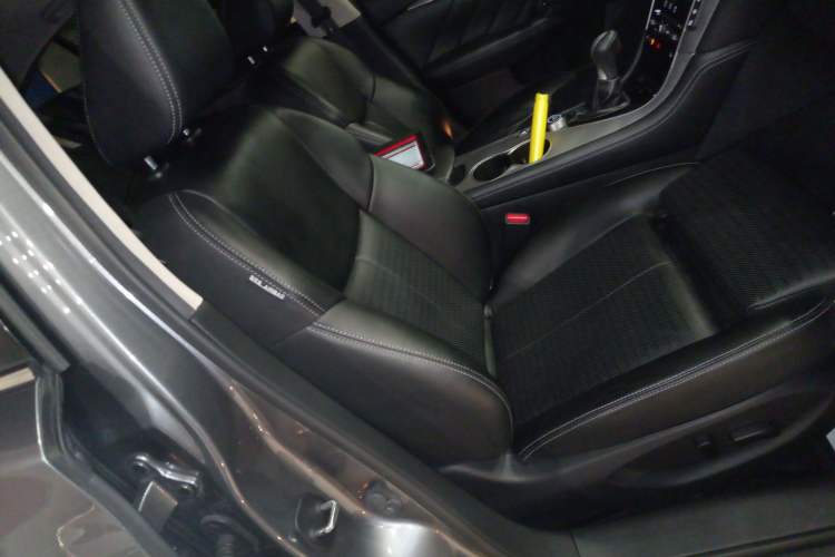 Used Infiniti Q50 2014 3.7L Luxury Sport Edition Right Front Seat