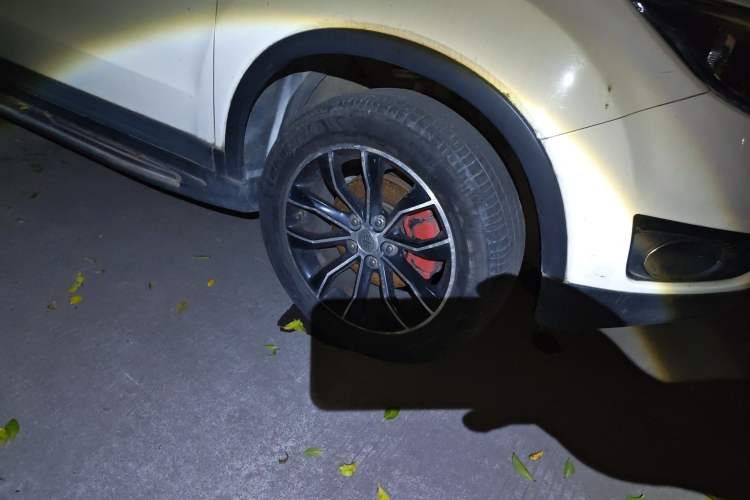 Used FAW Senya R7 2016 1.6L Manual Luxury Model Right Front Wheel Hub