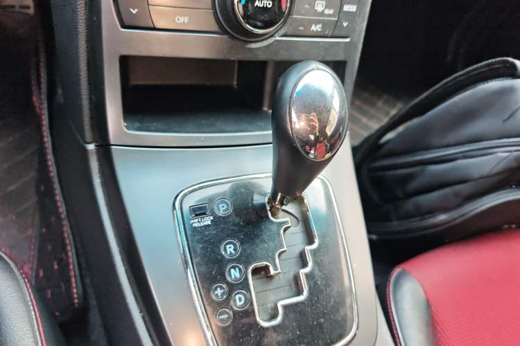 Used Hyundai Genesis Coupe 2009 2.0T Automatic Deluxe Edition Gear Lever