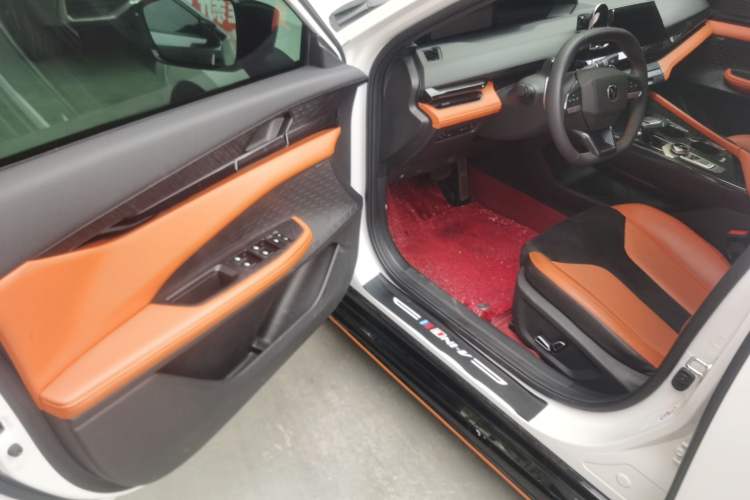 Used CHANGAN UNI-V 2023 2.0T Leading-Speed Edition