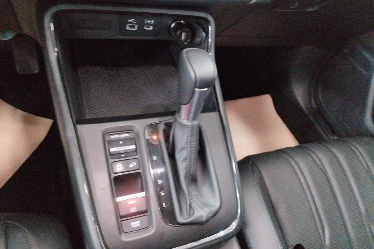 Used Honda Breeze 2023 240TURBO Two-Wheel-Drive Luxury Edition 5 Seats Gear Lever