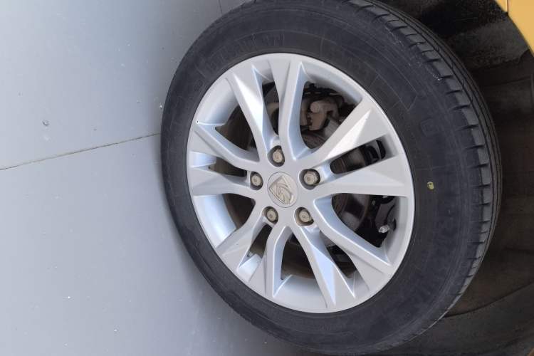 Used Baojun 730 2014 1.5L manual standard trim 7 seats Right Rear Wheel Hub