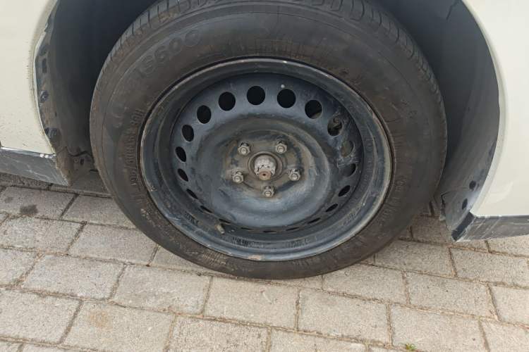 Used Venucia D60EV 2022 Standard Range Smart Drive Version Right Front Wheel Hub