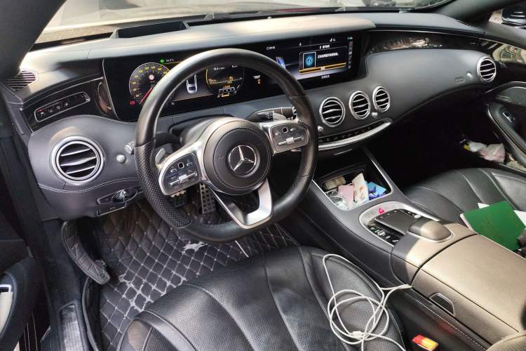 Used Mercedes-Benz S-Class 2018 S 450 4MATIC Coupe Center Console