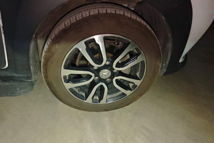 Used FAW Yingzhi G5 2016 1.5L CVT Elite Edition Right Front Wheel Hub