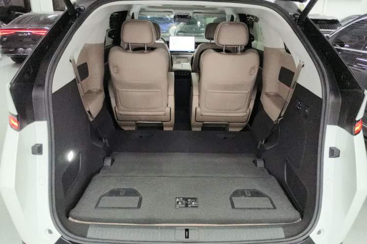 Used XPeng X9 2025 740 Ultra-Long Range Max
