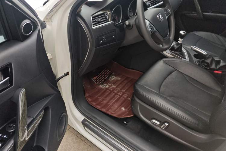 Used Zotye T600 2015 1.5T Manual Luxury Model Driver Seat