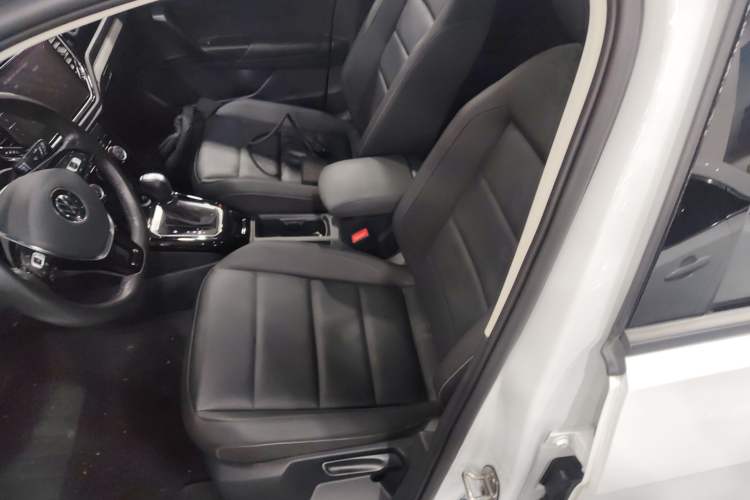 Used Volkswagen T-ROC 2021 280TSI DSG Two-Wheel Drive Comfort Connect Edition Left Front Seat