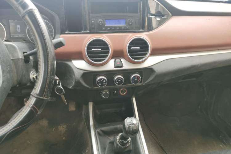 Used Dongfeng Ruichi  Audio And AC Panel