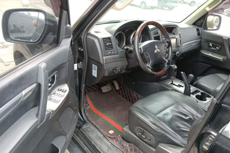 Used Mitsubishi Pajero 2016 3.0L Automatic Prestige Version China IV Standard