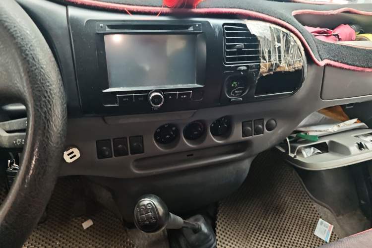 Used Ford Classic Transit 2013 2.8T Diesel Logistics Model with Short Wheelbase and Mid-Roof JX493ZLQ4 Audio And AC Panel