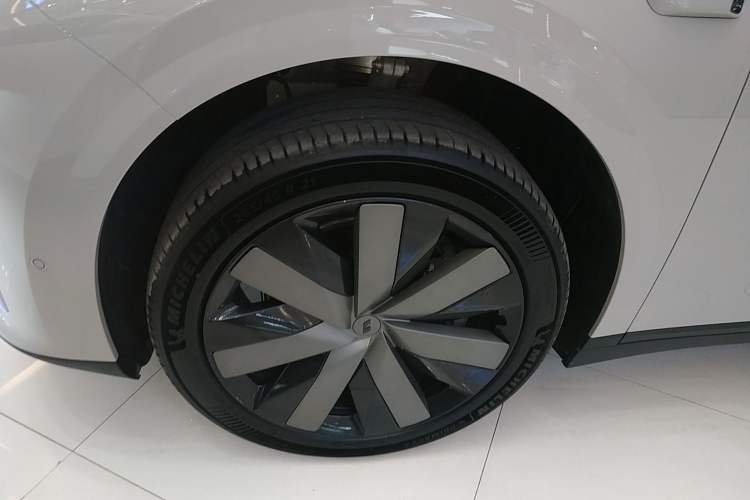 Used Li Auto i6 2025 Model Four-Wheel-Drive Standard Type Left Front Wheel Hub