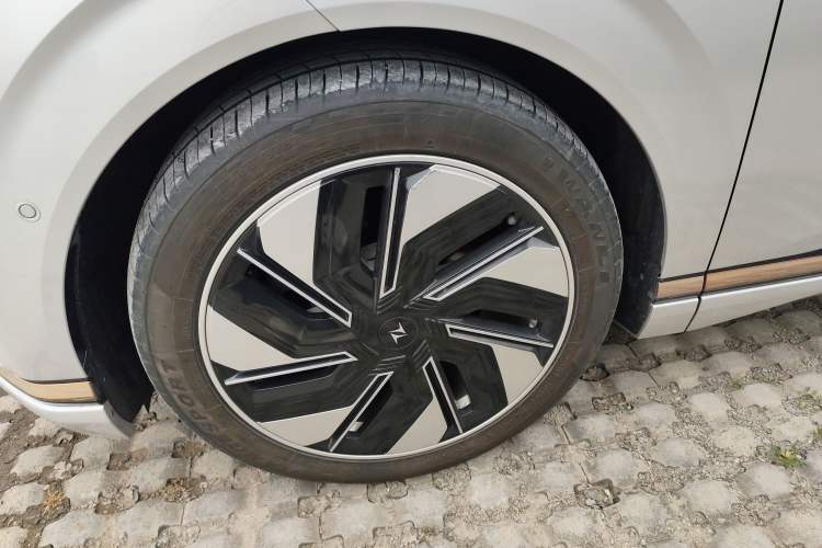 Used Dongfeng eπ eπ008 2024 210Max Range-Extended Version 6 Seats