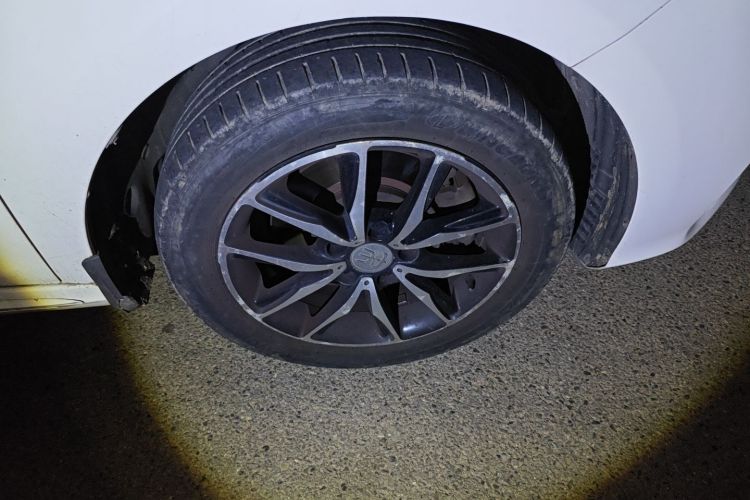 Used BYD Song MAX 2018 1.5T Automatic Smart Connect Luxury 6-Seater Right Front Wheel Hub