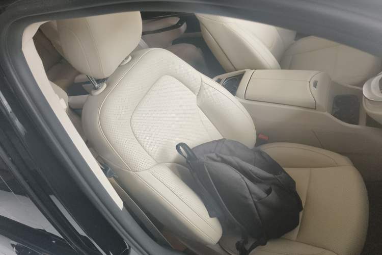 Used Mercedes-Benz V-Class 2021 V 260 Avantgarde Edition Right Front Seat