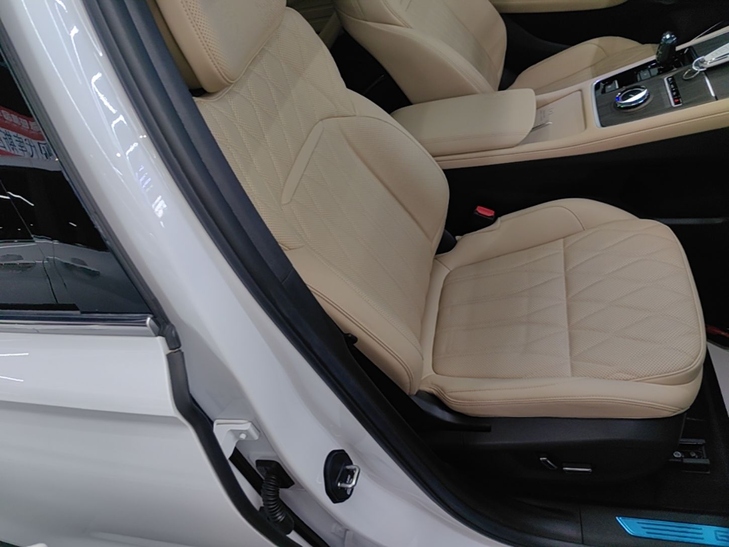 Geely Auto Monjaro L 2025 Dongfang Yao 2.0TD Automatic Lanxing Edition — снимка 19