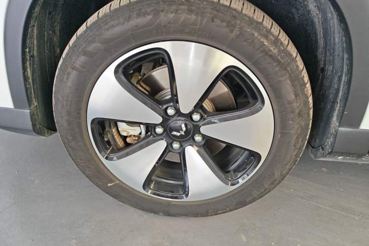Used Wuling Xingyun 2023 2.0L DHT Standard Edition Left Front Wheel Hub