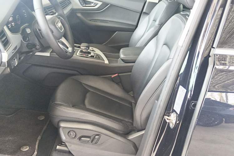 Used Audi Q7 2018 40 TFSI Comfort Model Left Front Seat