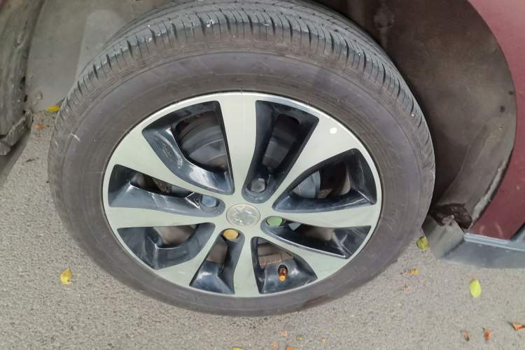 Used Venucia M50V 2017 1.6L XL CVT Luxury Edition Right Rear Wheel Hub