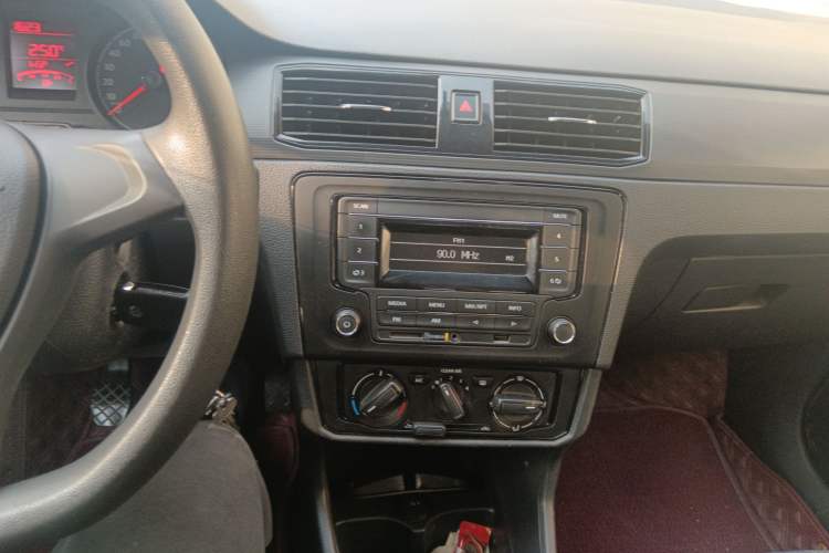 Used Volkswagen Santana 2021 1.5L Manual Fashion Edition Audio And AC Panel