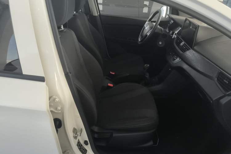 Used Baojun 310 2016 1.2L manual Comfort trim level