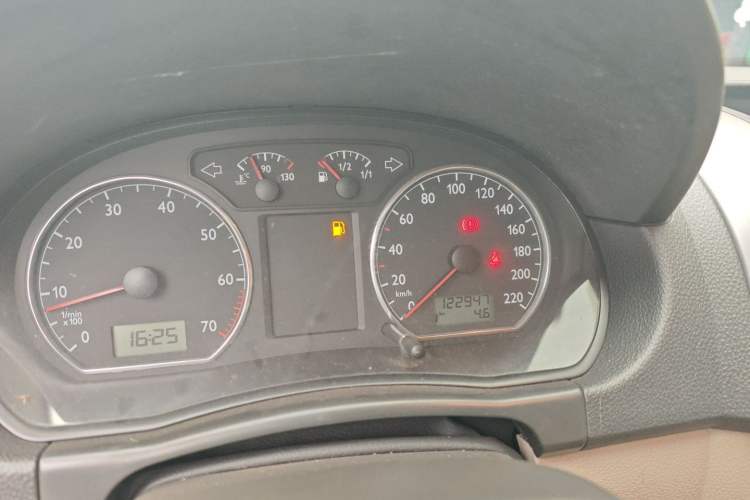 Used Volkswagen Polo 2011 Jingqu 1.6L Manual - Real Cool Edition