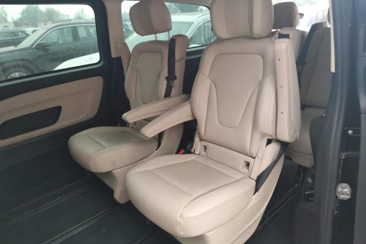 Used Mercedes-Benz Vito 2023 2.0T Business Version 7 Seats
