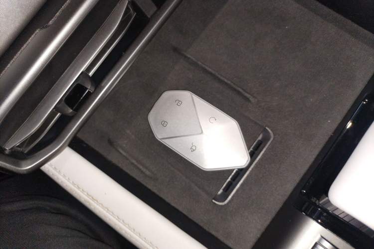 Used Formula Leopard Titanium 3 2025 501 km Four-Wheel Drive Drone Edition