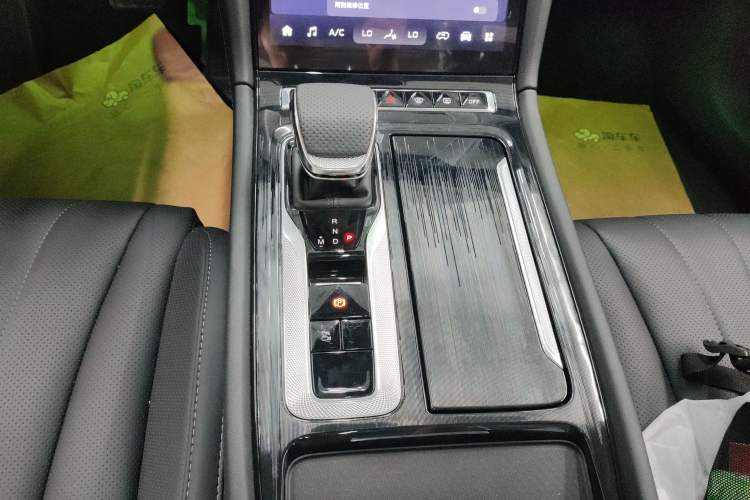 Used Hongqi H5 2025 1.5T DCT Qiyun 500 000th Unit Commemorative Edition Gear Lever