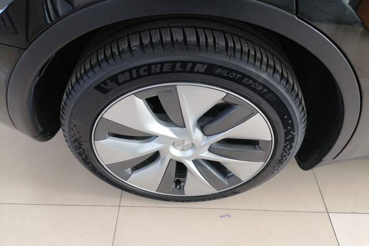 Used Tesla Model Y 2022 Rear-Wheel-Drive Version Right Rear Wheel Hub