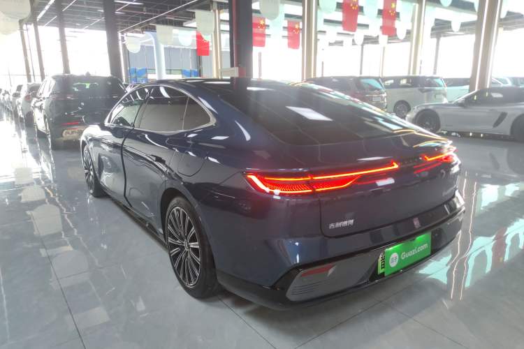 Used Geely Galaxy 8 2025 130km EM-P Starship Edition
