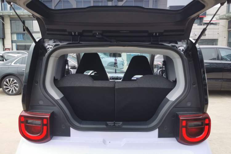 Used Chery QQ Ice Cream 2022 170km Sundae Phosphate Lithium-Ion