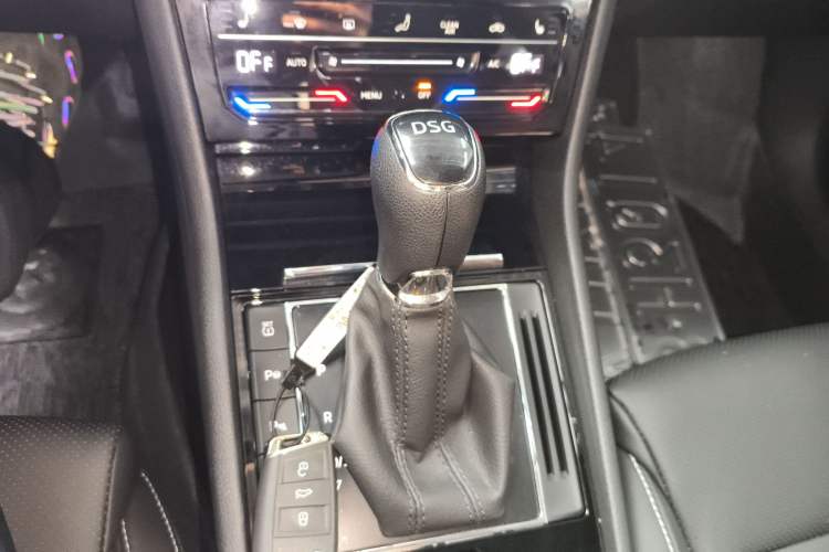 Used Skoda Superb 2024 TSI280 DSG Luxury Edition Gear Lever